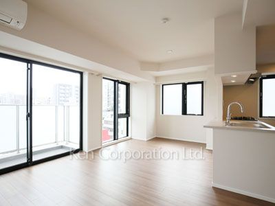 Living-Dining ※Photo of the same layout on 6 floor. Decoration and fixture may differ.