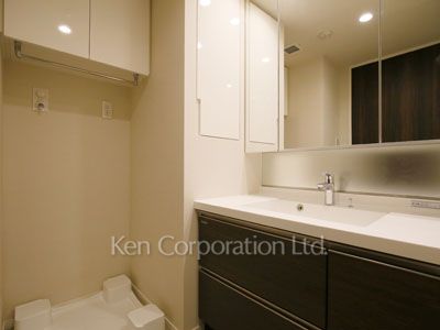 Powder Room ※Photo of the same layout on 6 floor. Decoration and fixture may differ.