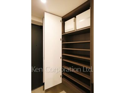 Shoes Closet ※Photo of the same layout on 6 floor. Decoration and fixture may differ.