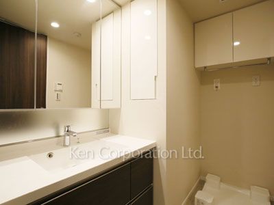 Powder Room ※Photo of the same layout on 6 floor. Decoration and fixture may differ.