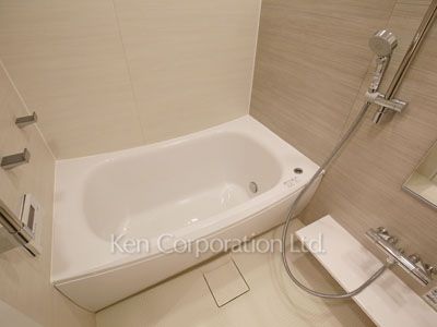 Bath ※Photo of the same layout on 6 floor. Decoration and fixture may differ.