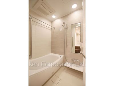Bath ※Photo of the same layout on 6 floor. Decoration and fixture may differ.