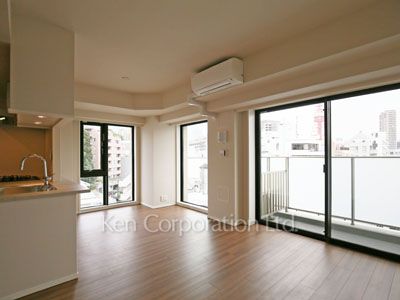 Living-Dining ※Photo of the same layout on 6 floor. Decoration and fixture may differ.
