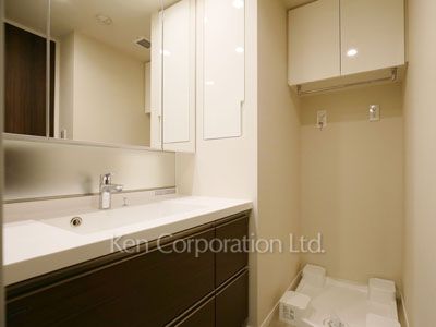Powder Room ※Photo of the same layout on 6 floor. Decoration and fixture may differ.