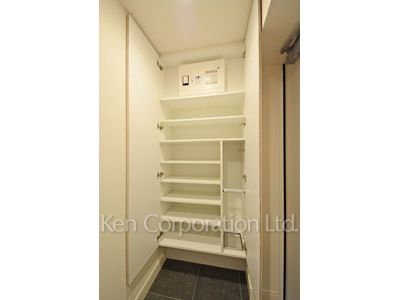 Shoes Closet ※Photo of the same layout on 3 floor. Decoration and fixture may differ.