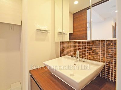 Powder Room ※Photo of the same layout on 3 floor. Decoration and fixture may differ.