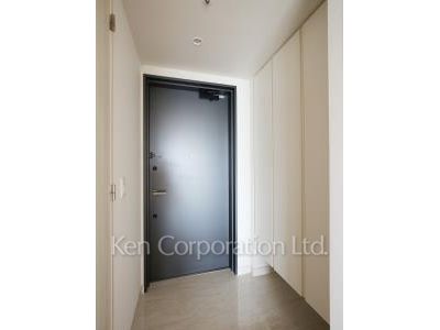 Entrance ※Photo of the same layout on 16 floor. Decoration and fixture may differ.