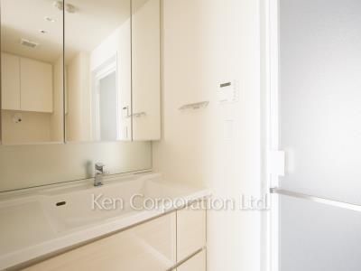 Powder Room ※Photo of the same layout on 16 floor. Decoration and fixture may differ.