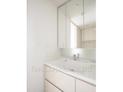Powder Room ※Photo of the same layout on 16 floor. Decoration and fixture may differ.