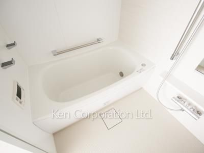 Bath ※Photo of the same layout on 16 floor. Decoration and fixture may differ.