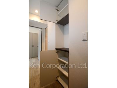 Shoes Closet ※Photo of the same layout on 5 floor. Decoration and fixture may differ.