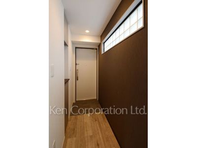 Entrance ※Photo of the same layout on 5 floor. Decoration and fixture may differ.