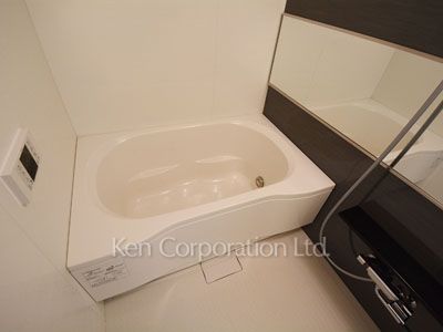 Bath ※Photo of the same layout on 5 floor. Decoration and fixture may differ.