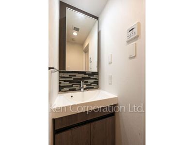 Powder Room ※Photo of the same layout on 5 floor. Decoration and fixture may differ.