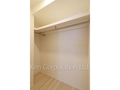 Walk-In Closet ※Photo of the same layout on 4 floor. Decoration and fixture may differ.