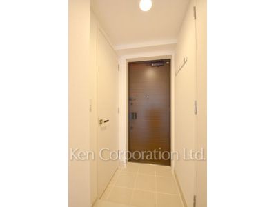 Entrance ※Photo of the same layout on 5 floor. Decoration and fixture may differ.