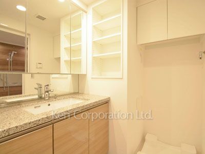 Powder Room ※Photo of the same layout on 5 floor. Decoration and fixture may differ.
