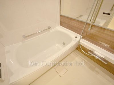 Bath ※Photo of the same layout on 5 floor. Decoration and fixture may differ.