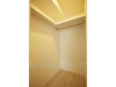 Walk-In Closet ※Photo of the same layout on 3 floor. Decoration and fixture may differ.