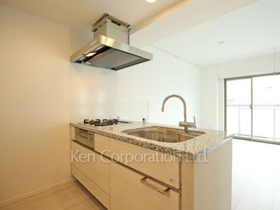 Kitchen ※Photo of the same layout on 3 floor. Decoration and fixture may differ.