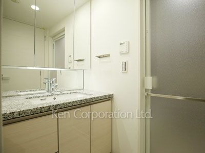 Powder Room ※Photo of the same layout on 3 floor. Decoration and fixture may differ.