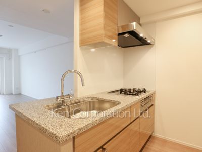 Kitchen ※Photo of the same layout on 4 floor. Decoration and fixture may differ.