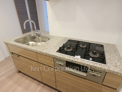 Kitchen ※Photo of the same layout on 4 floor. Decoration and fixture may differ.