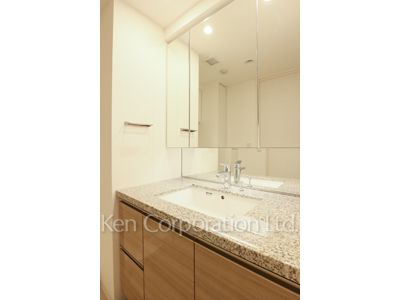 Powder Room ※Photo of the same layout on 4 floor. Decoration and fixture may differ.