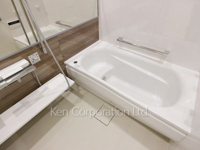 Bath ※Photo of the same layout on 4 floor. Decoration and fixture may differ.