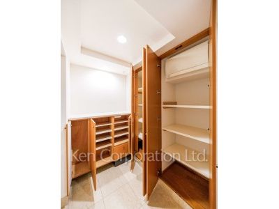 Shoes Closet