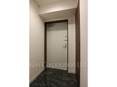Entrance ※Photo of the same layout on 13 floor. Decoration and fixture may differ.