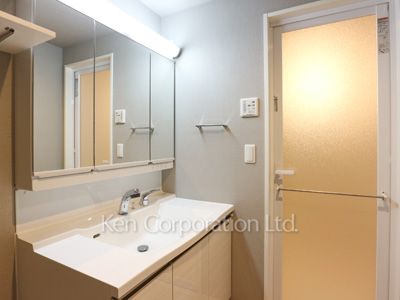 Powder Room ※Photo of the same layout on 13 floor. Decoration and fixture may differ.