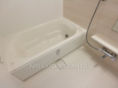 Bath ※Photo of the same layout on 13 floor. Decoration and fixture may differ.
