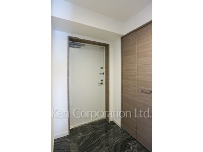 Entrance ※Photo of the same layout on 13 floor. Decoration and fixture may differ.