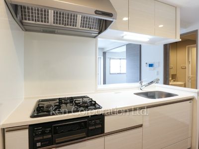 Kitchen ※Photo of the same layout on 13 floor. Decoration and fixture may differ.
