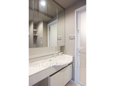 Powder Room ※Photo of the same layout on 13 floor. Decoration and fixture may differ.