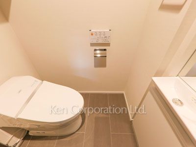 Lavatory ※Photo of the same layout on 15 floor. Decoration and fixture may differ.