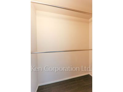 Closet ※Photo of the same layout on 15 floor. Decoration and fixture may differ.