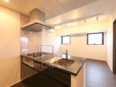 Kitchen ※Photo of the same layout on 15 floor. Decoration and fixture may differ.