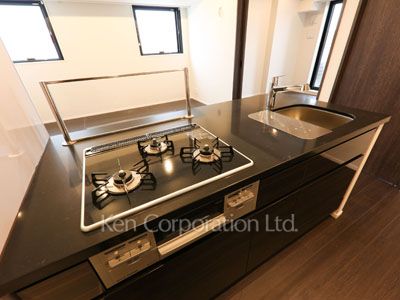 Kitchen ※Photo of the same layout on 15 floor. Decoration and fixture may differ.