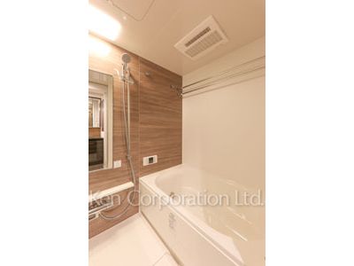 Bath ※Photo of the same layout on 15 floor. Decoration and fixture may differ.