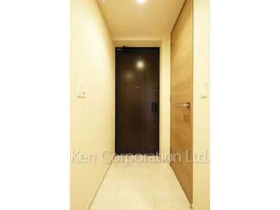 Entrance ※Photo of the same layout on 12 floor. Decoration and fixture may differ.