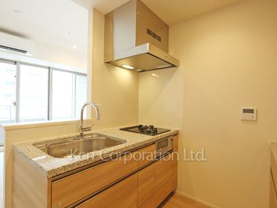 Kitchen ※Photo of the same layout on 12 floor. Decoration and fixture may differ.