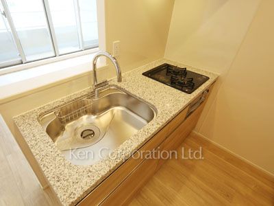 Kitchen ※Photo of the same layout on 12 floor. Decoration and fixture may differ.