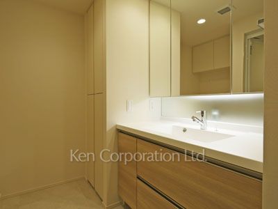 Powder Room ※Photo of the same layout on 12 floor. Decoration and fixture may differ.