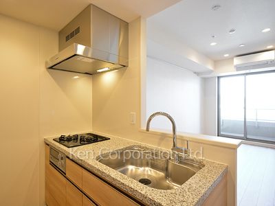 Kitchen ※Photo of the same layout on 12 floor. Decoration and fixture may differ.