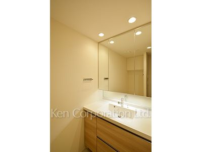 Powder Room ※Photo of the same layout on 12 floor. Decoration and fixture may differ.