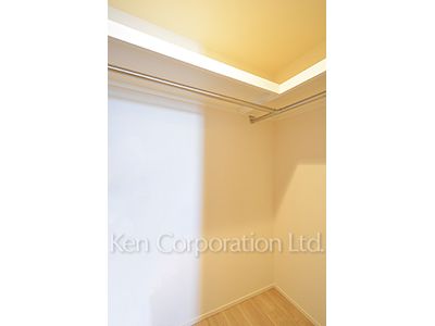 Walk-In Closet ※Photo of the same layout on 12 floor. Decoration and fixture may differ.