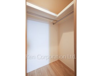 Walk-In Closet ※Photo of the same layout on 12 floor. Decoration and fixture may differ.