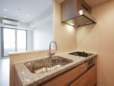 Kitchen ※Photo of the same layout on 12 floor. Decoration and fixture may differ.